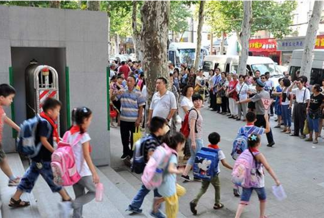 学生写“检讨书”，表面看反省态度不错，但蕴含小心思被老师看穿