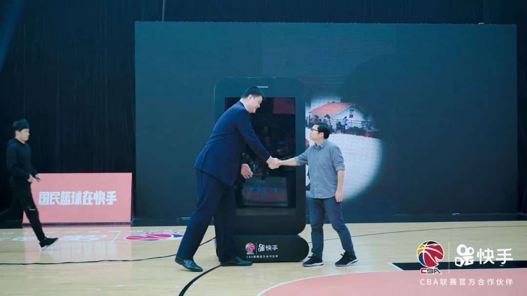 军歌为什么不去cba呢(快手“拦”球，CBA“快”跑)