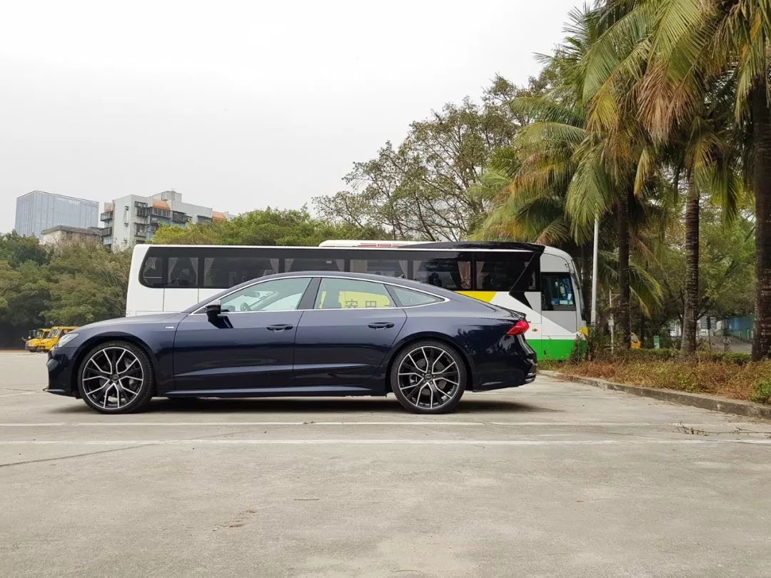 试了几天不想还车！奥迪A7教科书般地演绎“帅”字背后的功力