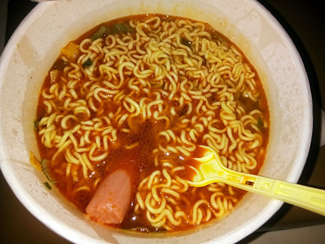 试吃4款评价很高的泡面,最贵的不一定就好吃