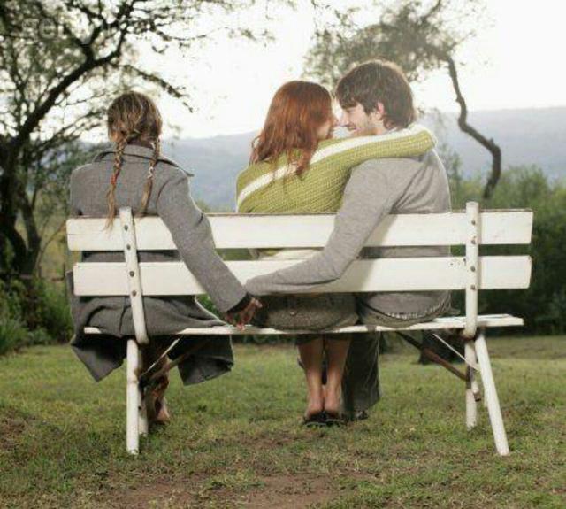 女大学生挑衅原配（女大学生插足四口之家）