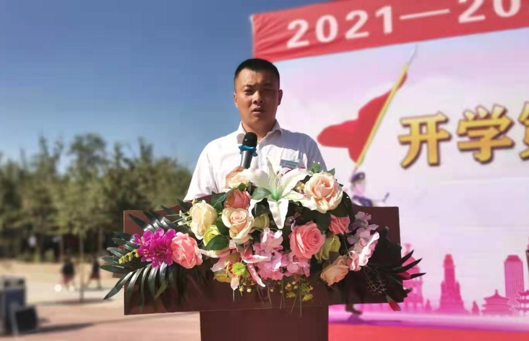 晴空无限展新途 意气风发逐梦行