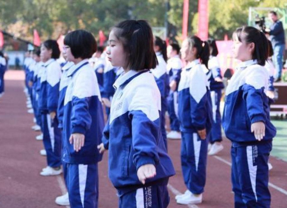 各省市“校服”大盘点，五颜六色有丑有美，你学校校服属于哪类？