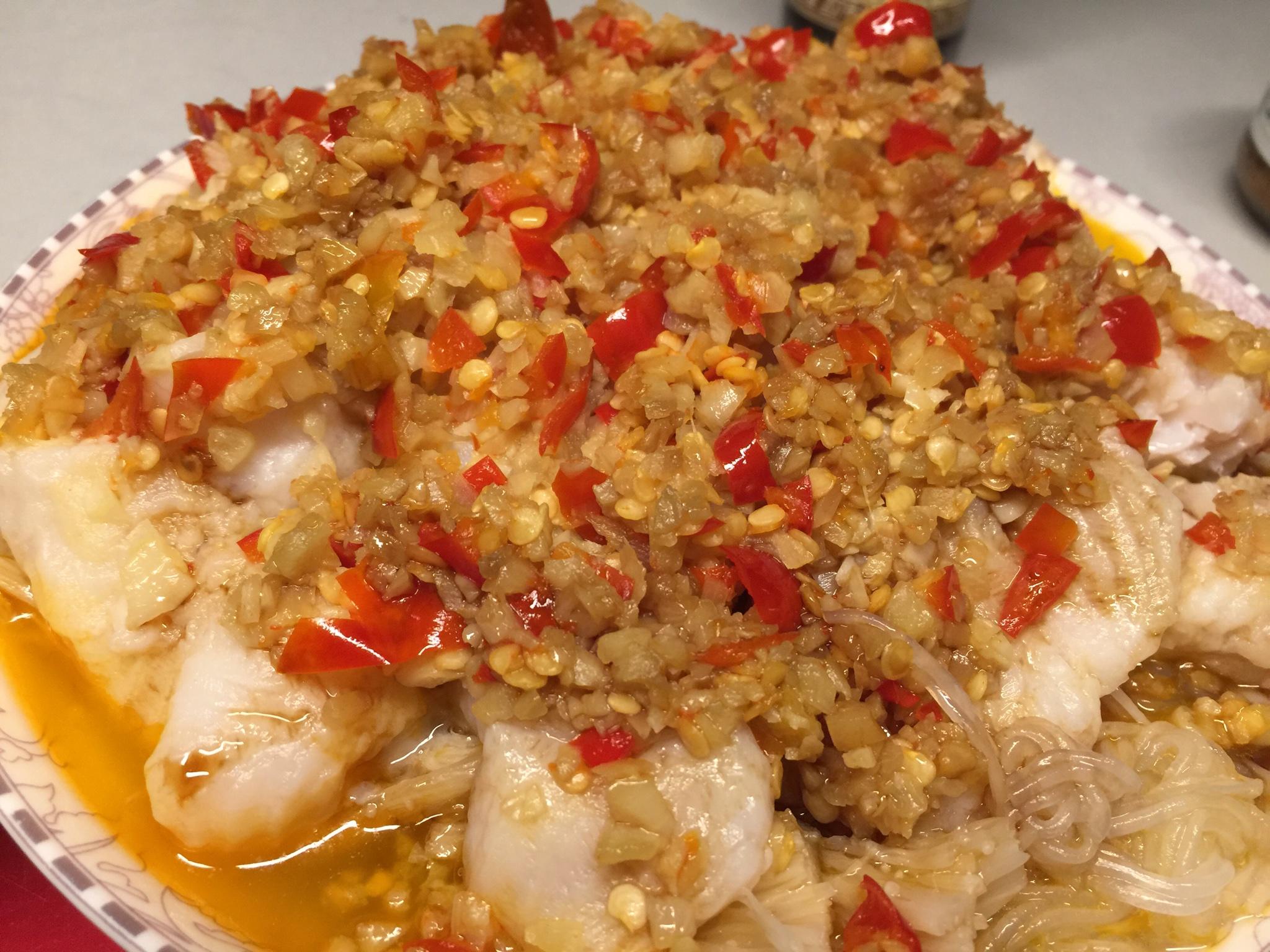 图片[1]-【蒜泥蒸鱼肉】做法步骤图 香而不腻又营养美味-起舞食谱网