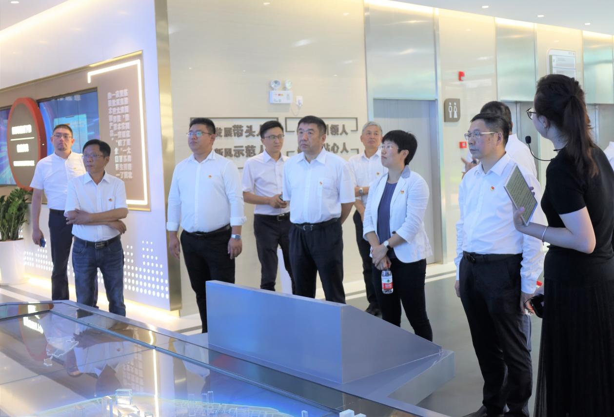 中建八局发展建设公司上海分公司与同济大学马克思主义学院等多家单位开展联组学习活动