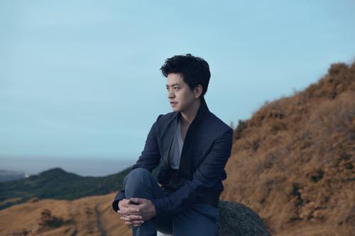 《风吹麦浪》李健：清华毕业，平步青云背后，得益于这3个女人