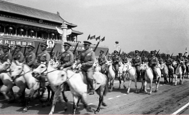 今年国庆为啥没阅兵？回顾17次阅兵最燃瞬间，看完心潮澎湃