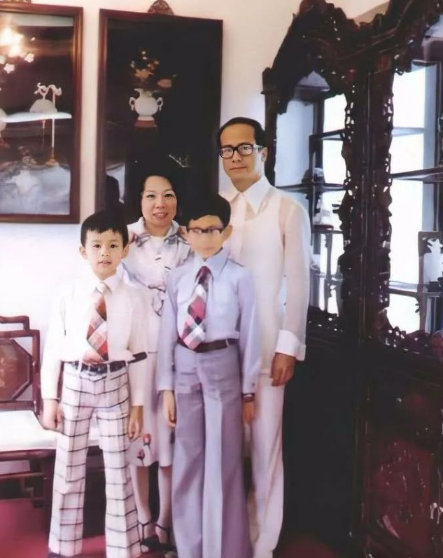 离世31年，李嘉诚却为她坚持扫墓31年，庄月明有何优秀之处？