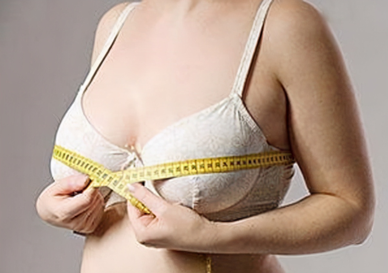 喂奶妈妈的胸有多重？产后的腰酸背痛，也不全是因为月子没做好