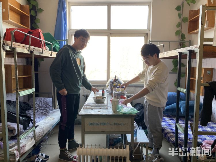 青科大河北、黑龙江籍大学生暂留校，统一“搬家”住进舒心宿舍