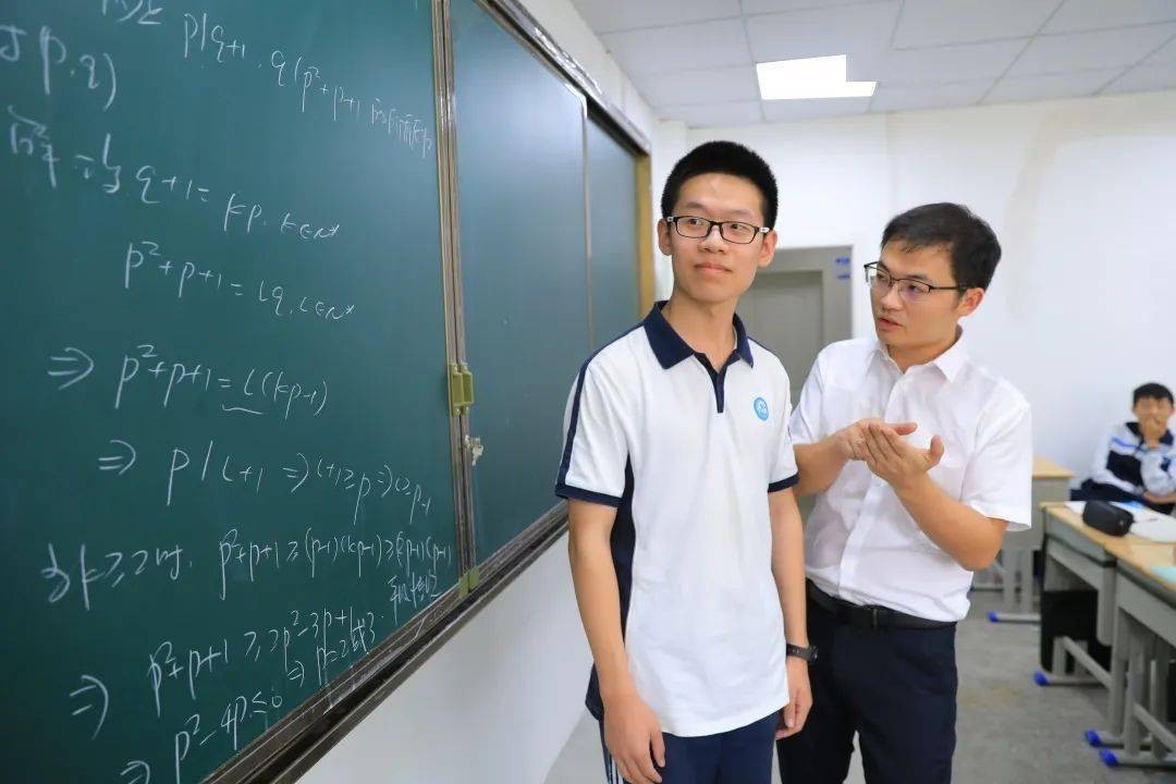 数学难出新高度，考试超纲学生边做试卷边哭，升级难度为哪般？