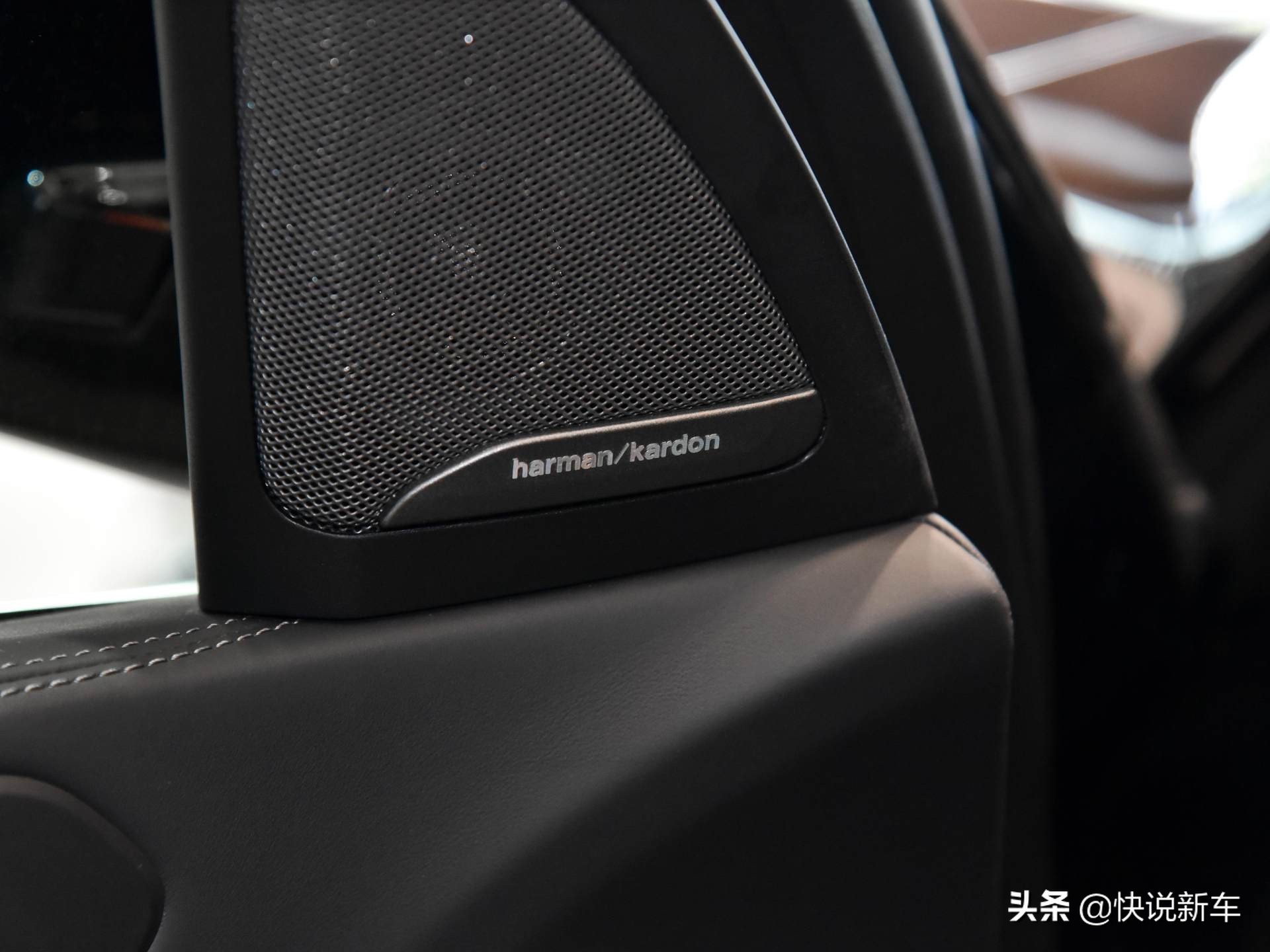 V8双涡轮动力，原装进口大五座SUV，带你看宝马X5 M