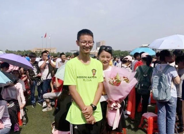 王恒杰：高考后跪地谢母，放弃985名校