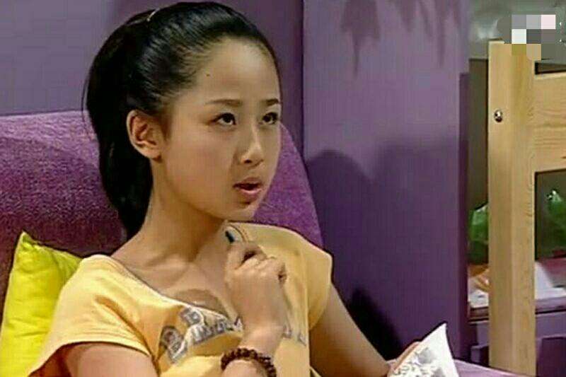 11岁的时候,杨紫出演了《孝庄秘史》,饰演童年的董鄂妃宛如,虽然年龄