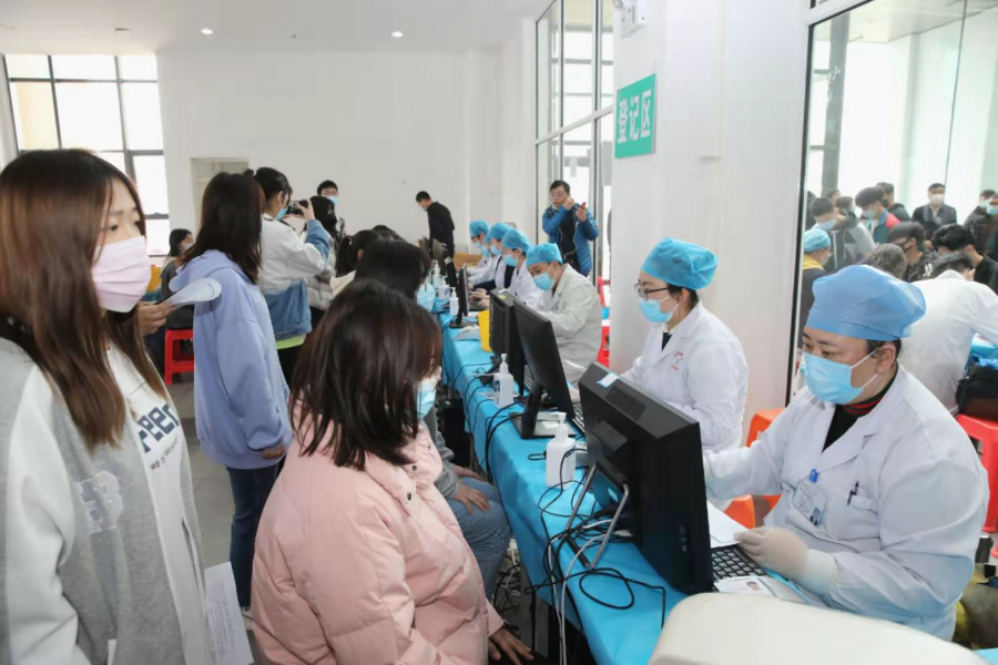 西青区领导深入高校现场检查指导新冠病毒疫苗接种情况