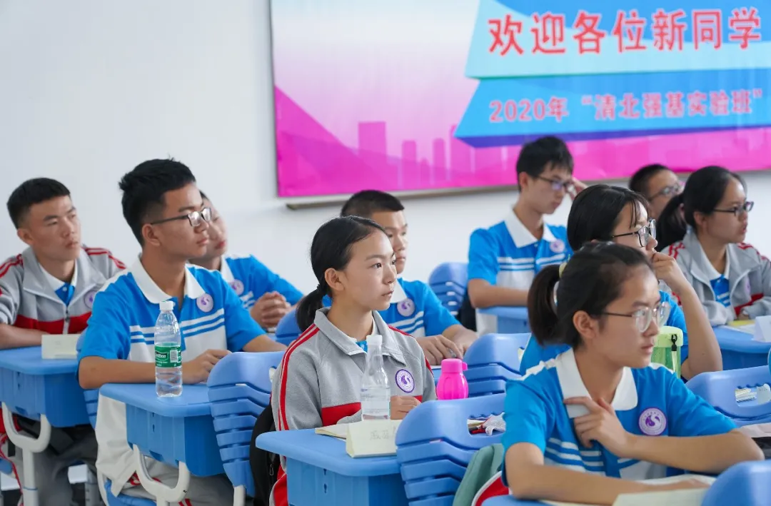 云南首个清北强基班：文山才女中考状元戚羽乐，腹有诗书气自华