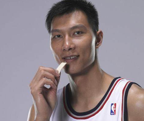 nba队员为什么吃口香糖(为何曾经在NBA风靡一时的口香糖，现在几乎看不到了？)