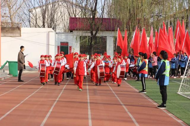 cba啦啦队王浩然(长治市屯留区树人小学顺利举行2019年秋季田径运动会)