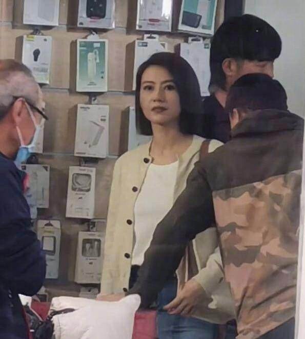 赵又廷爸爸有什么资格当众责骂高圆圆？她身家过亿，可是下嫁赵家