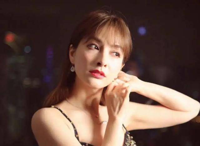 被渣男坑，被观众骂，吴昕靠什么完成了逆袭？ 