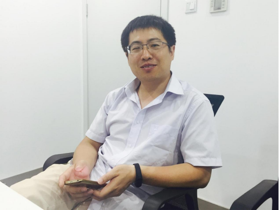 高考647分的高材生，蜗居网吧4年不曾回家，不换衣服也不洗衣服