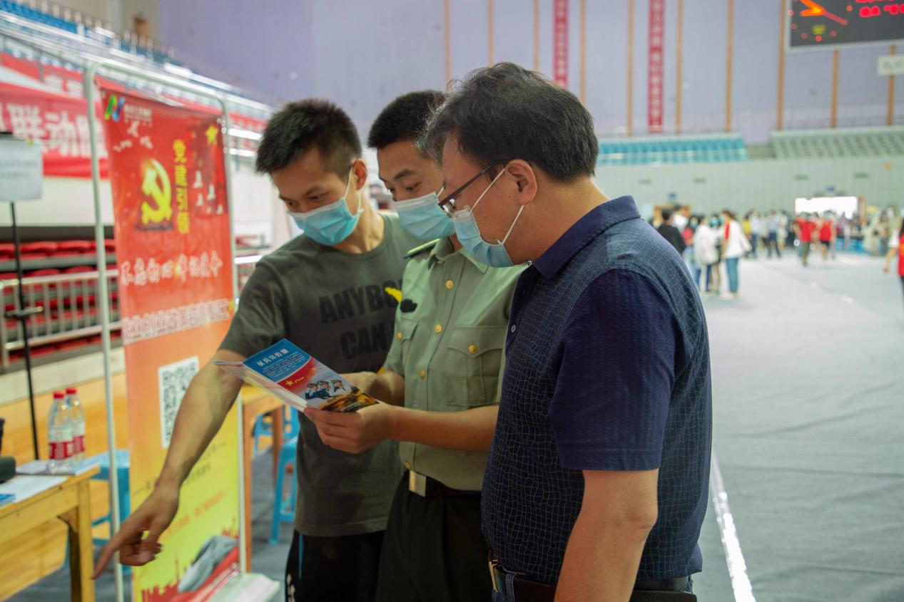 107家企业奔赴南京这所高校，带来4000多个岗位，软件和信息技术人才最紧俏！