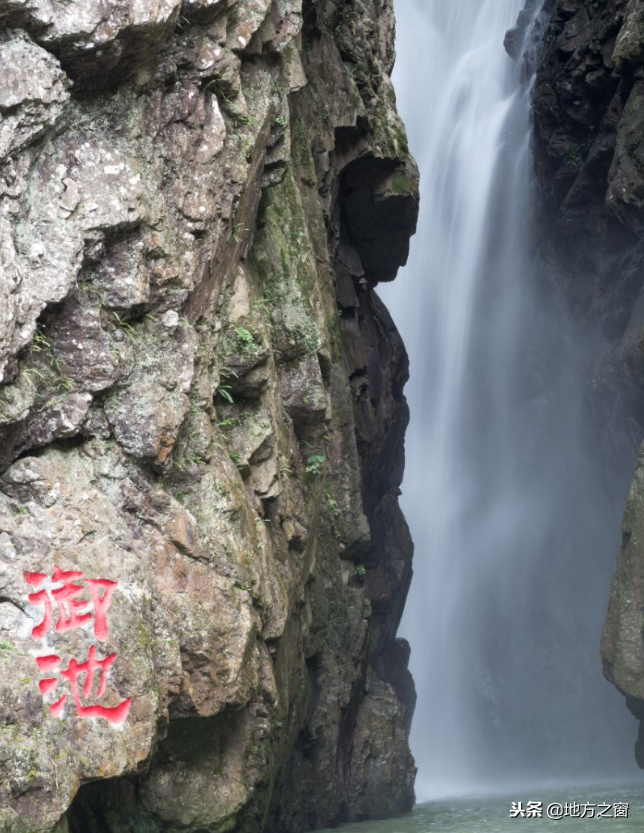 福州的郊外，藏有一处“世外桃源”，瀑布壮观，溪水潺潺