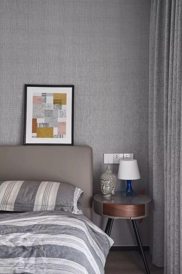 参观邻居的89㎡两居，灰色调客厅点缀烟粉色装饰太迷人了，晒晒