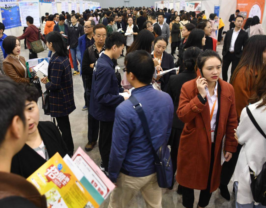 大学生毕业真实现状，每月3500元勉强维持生计，养活自己都很难