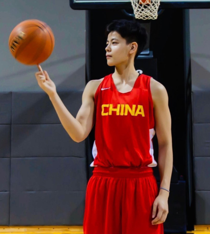 为什么杨舒予不参加打世界杯(篮球女将杨舒予:19岁征战东京,因帅火爆