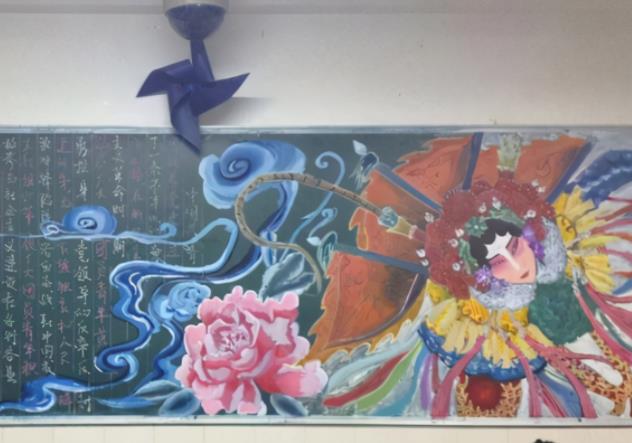 00后的学生太有才了，绘制的黑板报美出新高度，老师也舍不得擦掉