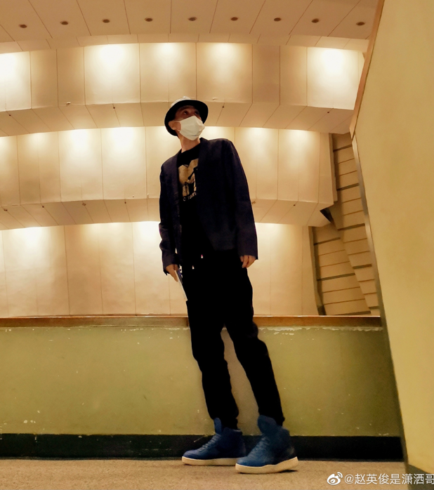 赵英俊去世享年43岁(43岁音乐鬼才赵英俊病世!生前罕晒照早有征兆?