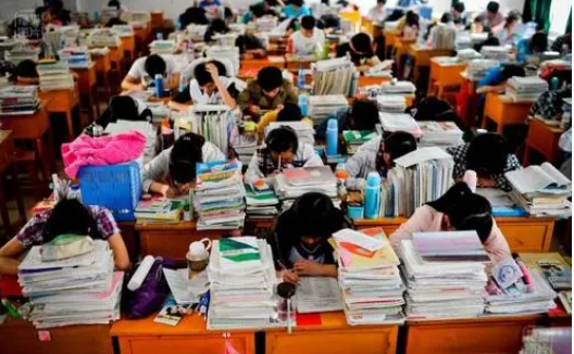 禁止公办高中招收复读生，毛坦厂招生简章引争议，学费令人咋舌