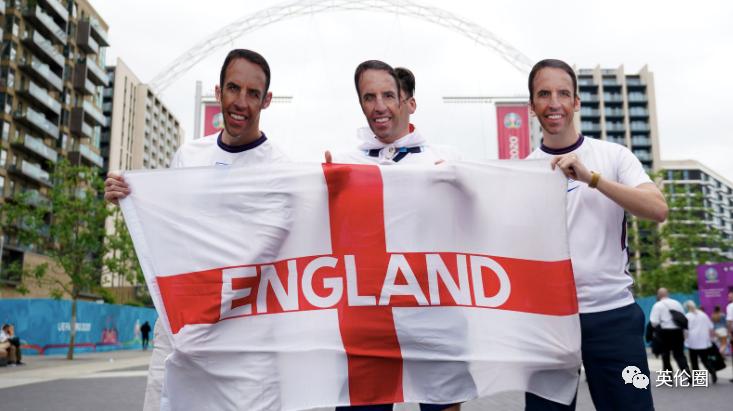 英格兰赢了，伦敦万人狂欢！靠颜值和球技征服大众的他们什么样？
