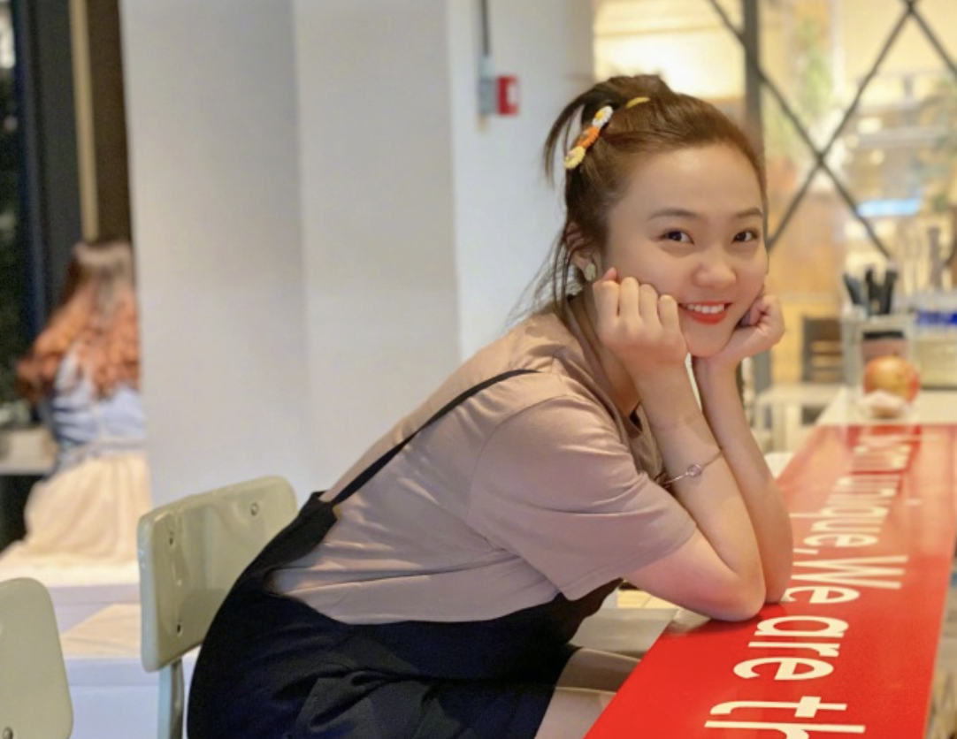 21岁林妙可感恩奥运，张艺谋却追悔莫及，代唱的杨沛宜完成逆袭