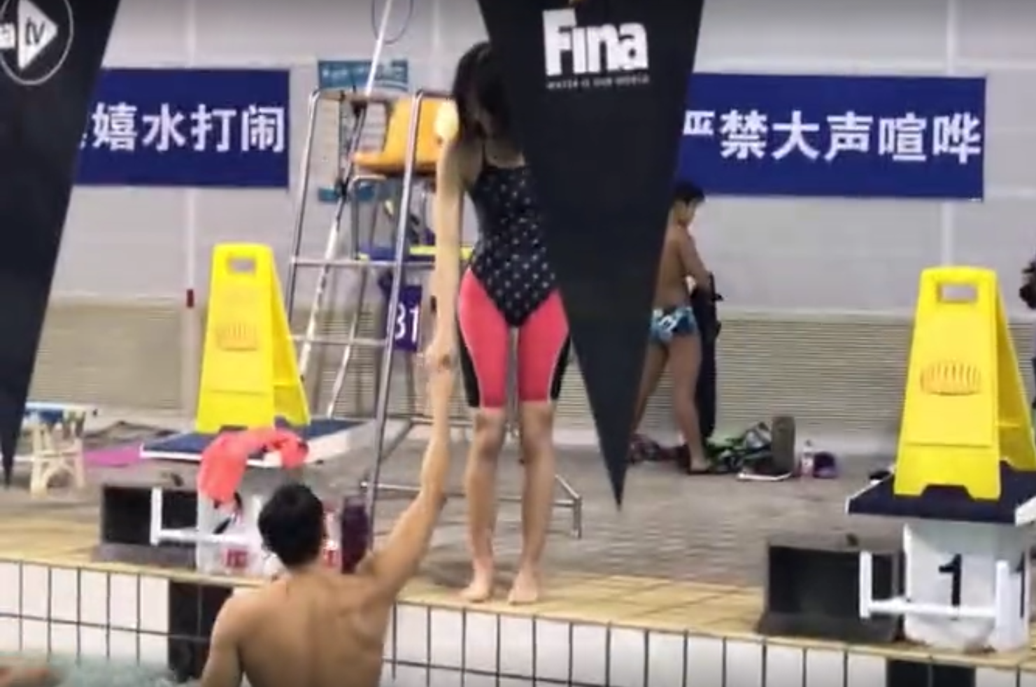 刘湘汪顺微博锁了（游泳世界冠军汪顺刘湘疑似恋情曝光！泳池边甜蜜牵手 徐嘉余&quot;吃醋&quot;）