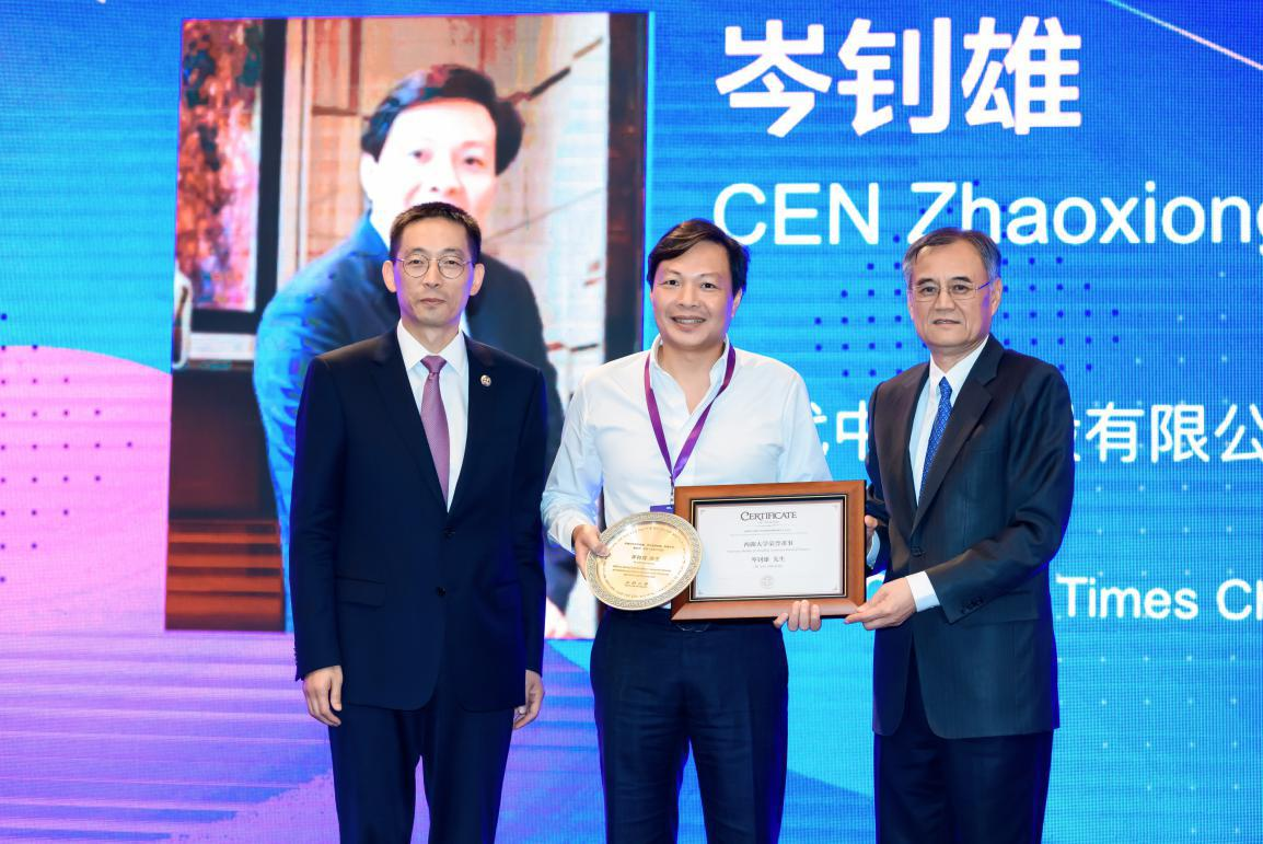 贫穷不是遮拦高贵的方式，一张清华大学的“偷拍照”，诠释了真相