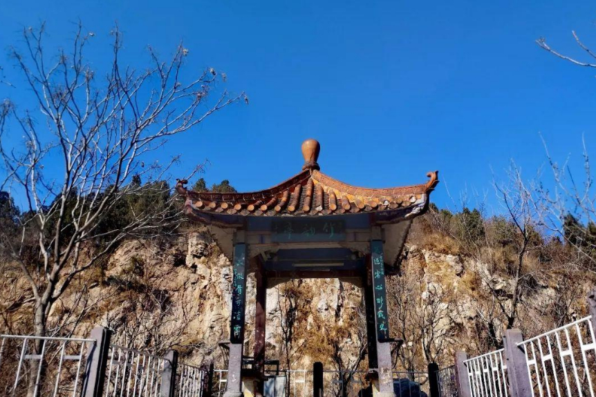 唐山凤凰山公园 唐山凤凰山公园的门口-小蚊子百科网