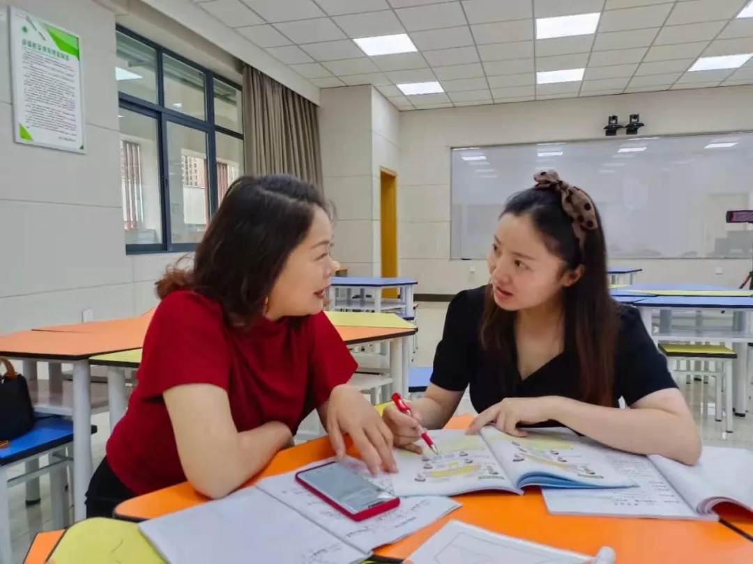 天府四小、华阳小学一年级数学组参加北师大出版社教材解读