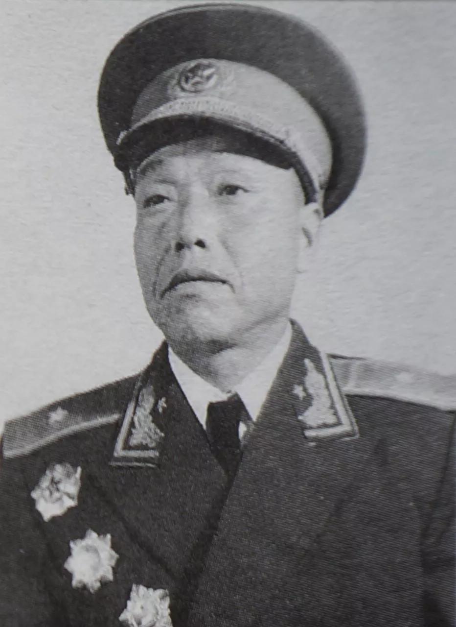 55年授衔时各大军区与志愿军所辖陆军军长的军衔,级别与薪金