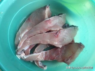 家常青鱼菜谱，糖醋熏鱼排做法，美味营养的鱼肉做法，春节试试吧