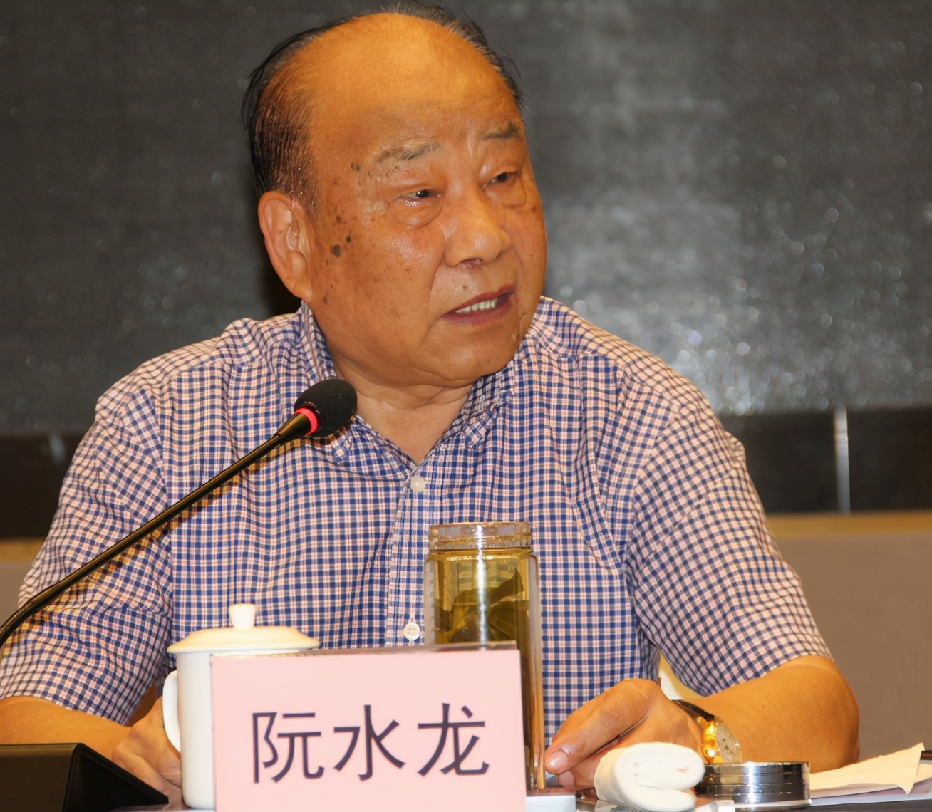 兄弟争做董事长，父子恩断义绝：上虞染料富豪的“家族恩怨”