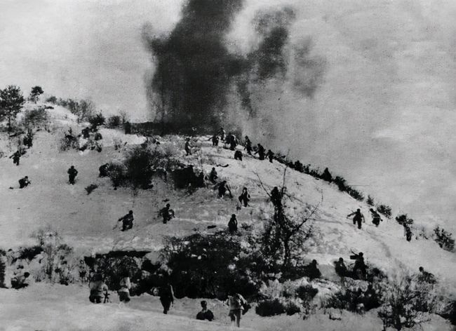 老兵回忆长津湖之战：我揍过日军、，但是跪着缴枪的只有美军