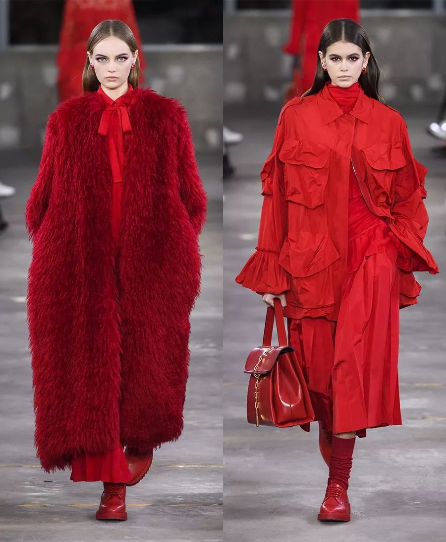 听说最近红白棉袄裹红大衣火了？