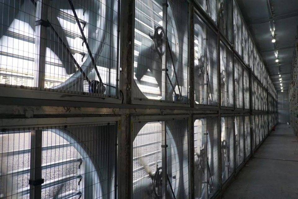 新疆矿场是什么样子的？怎么生产？需要什么设备？