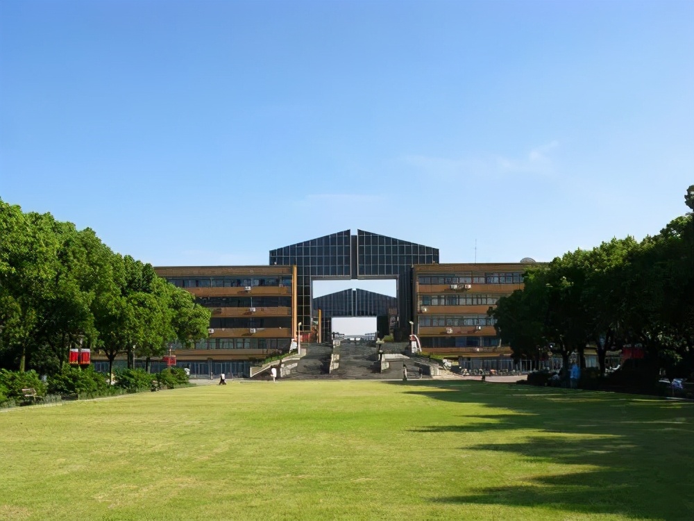 第三档院校盘点浙江工业大学,简称浙工大,位于杭州市,是综合性的浙江
