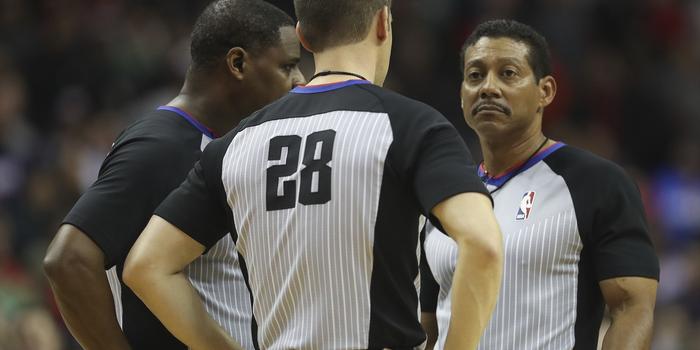 cba裁判为什么没有职业的呢（揭秘CBA裁判！68人仅6人专职，闫军最“专业”，一人没争议）-趣拿体育