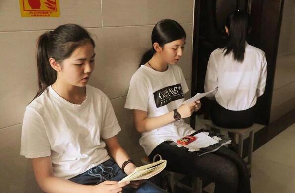 “公立高中”VS“私立高中”，3点看出区别，公立高中失宠了？