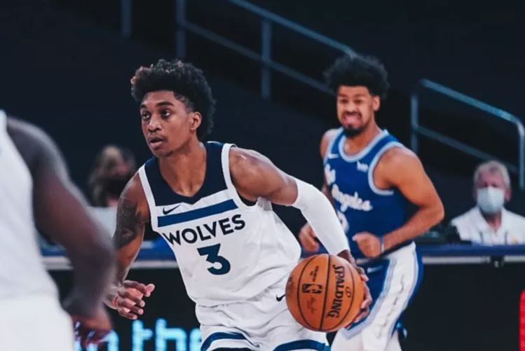 nba哪些排球大帽（20歲新星送詹姆斯排球大帽，頂板血帽庫茲馬，風頭蓋過卡魯索）