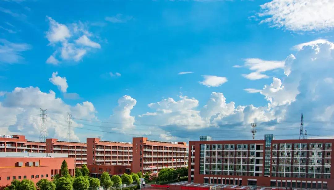 2014年4月,常州大学与靖江市人民政府就怀德学院迁址靖江办学正式签约